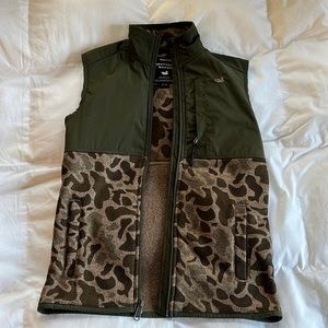 Boys Southern Marsh Camo/Hunter Green Vest- New, Never Worn, No Tag.
